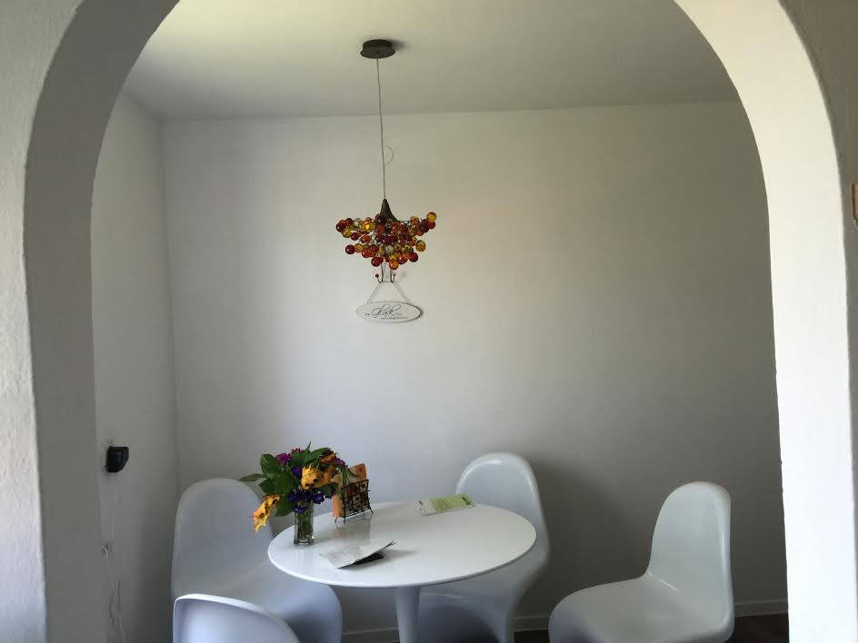 Floral Chandelier: Resin Flowers & Leaves, Warm Color Lighting
