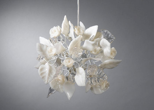 תאורת תליון למטבח עם פרחים ועלים שקופים ולבנים.