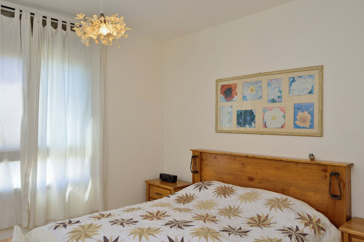 Resin Flower Leaf Chandelier, Multicolored Bedroom Lighting