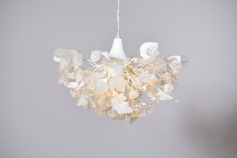 Elegant Floral Chandelier: White Resin Flowers & Leaves Lighting